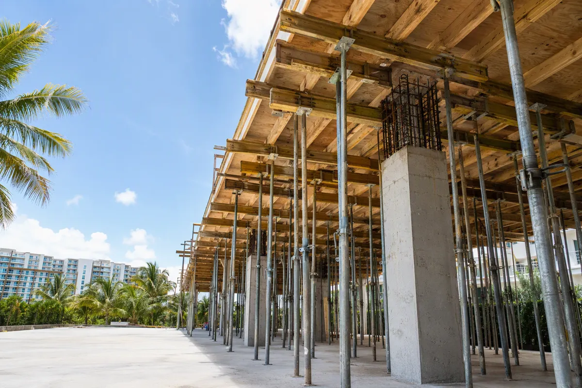 Shoring plans Florida support elevated concrete slab formwork on a South Florida construction site.