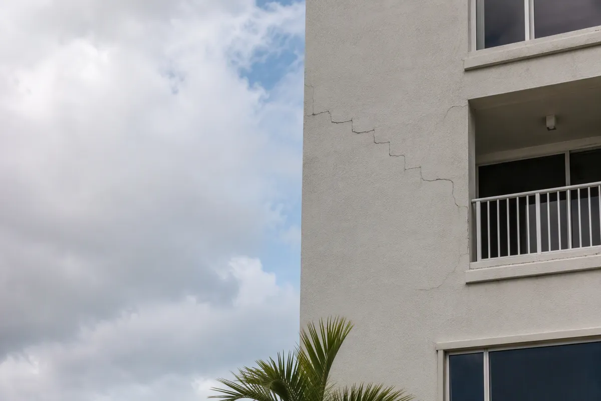 Cracks or Signs of Movement: home inspection Florida